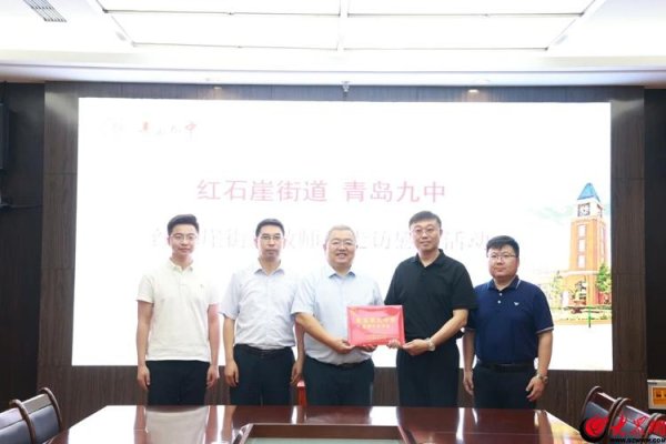 股票杠杆第三方平台 青岛西海岸新区红石崖街道开展2025年教师走访慰问活动